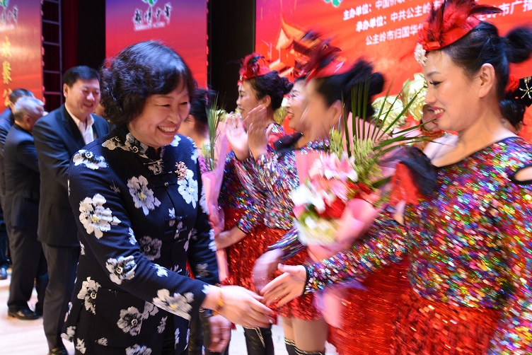14鐪佷鲸鑱斿厷缁勪功璁般€佷富甯檲棣欐灄涓庢紨鍛樻彙鎵媋.jpg 14鐪佷鲸鑱斿厷缁勪功璁般€佷富甯檲棣欐灄涓庢紨鍛樻彙鎵媋.jpg