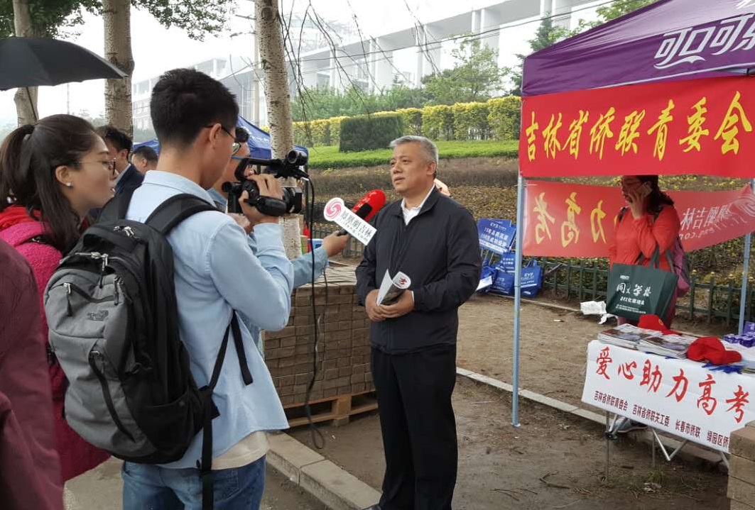 鐪佷鲸鑱斿壇涓诲腑鍏肩涔﹂暱鍏虫尝鎺ュ彈濯掍綋閲囪.jpg 鐪佷鲸鑱斿壇涓诲腑鍏肩涔﹂暱鍏虫尝鎺ュ彈濯掍綋閲囪.jpg
