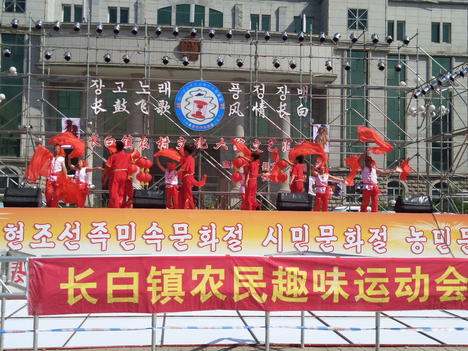 濉斿北绀惧尯渚ㄨ優涔嬪鍚岀ぞ鍖轰笂鍙版紨鍑�.jpg 濉斿北绀惧尯渚ㄨ優涔嬪鍚岀ぞ鍖轰笂鍙版紨鍑�.jpg